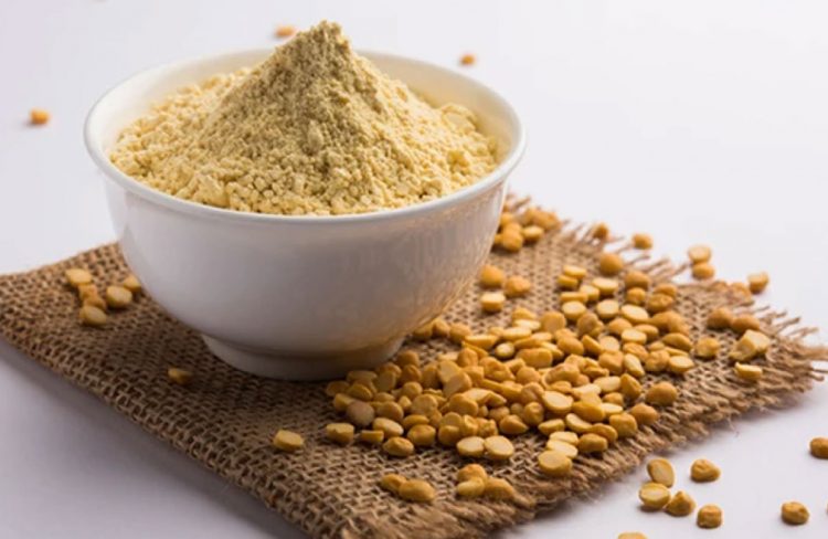 Effective Benefits Of Besan[Gram] Powder For Skin: Natural Face Pack For All Skin Type